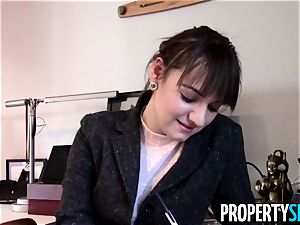 Property intercourse Agent Makes fuck-a-thon video With successful customer